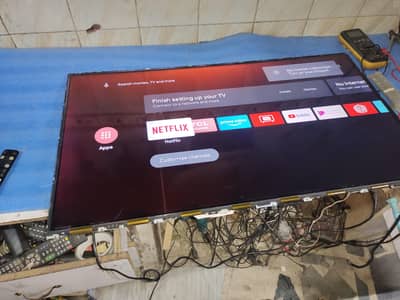 ksee Bhai KY pass 32inch KY old panel available he to rabta kry