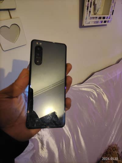 Sony Xperia mark 5 SOG02 8Gb ram 128gb storage line on lcd