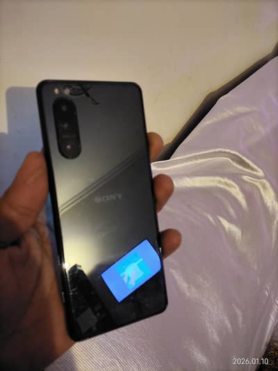 i am selling Sony Xperia mark 5 8Gb ram 128gb lines on LCD