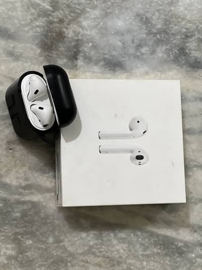 Apple Airpods. 2nd Generation