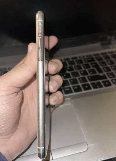 11 pro max factory unlocke 64 gb golden colour