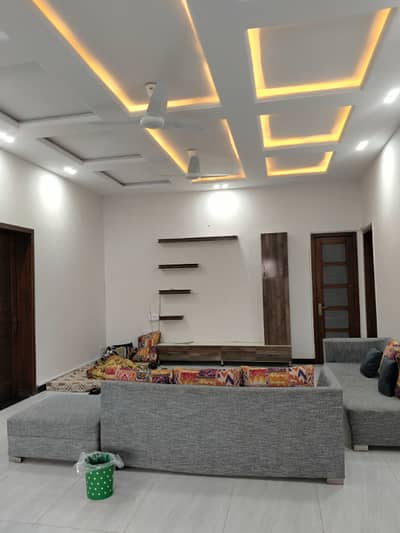 Furnished room available for rent in E11 2 in portion