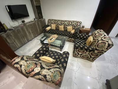 Sofa set and table