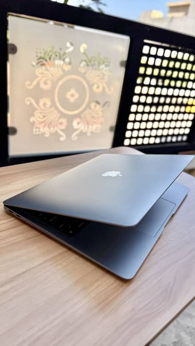 MacBook M1 Air (512 GB) in excellent condition