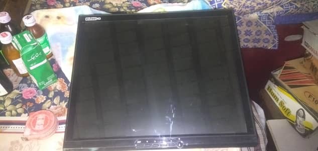 Lcd 17 ich neat and clean