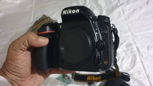 Nikon D750 with battery, battery charger, 2 strap, covers and box