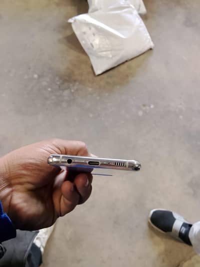 Samsung s10 plus ram 6Gb rom 128