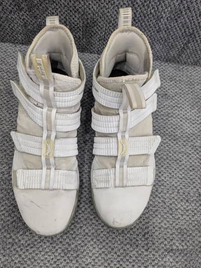 NIKE LEBRON ZOOM SOLDIER 11