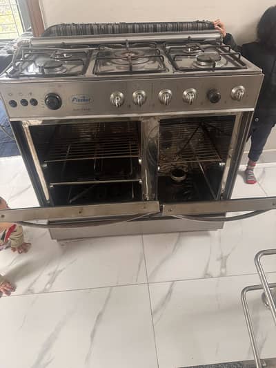 Fischer Cooking Range in Good shape.