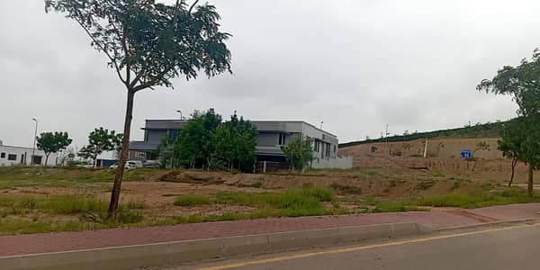 Bahria Hills Plots FOR SALE. Facing Jinnah Avenue And 2km From Main Entrance Of BTK Heighted Location