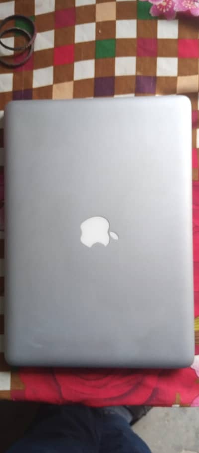MACBOOK PRO