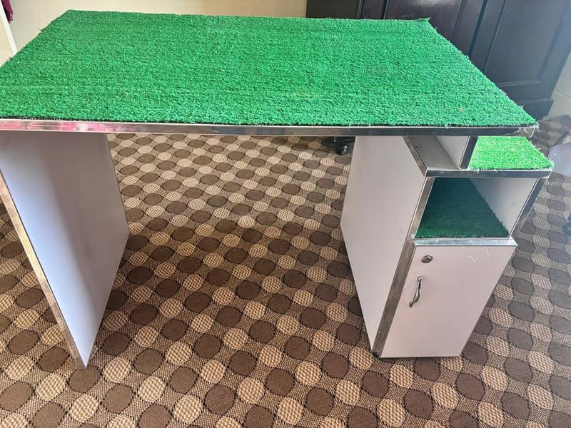 computer / study table 0