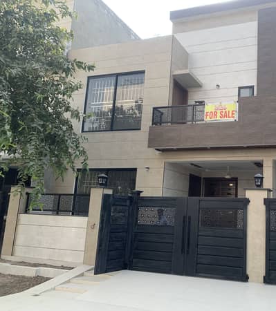 5 MARLA BRAND NEW HOUSE IS AVAILABLE FOR SALE IN VALENCIA TOWN