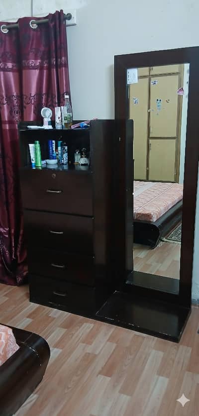 Bed set and dressing table for sale