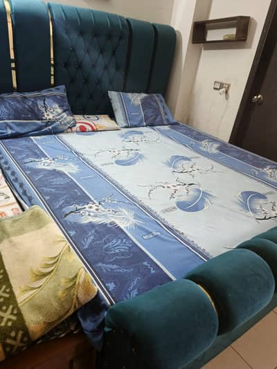 bed only 1 month used