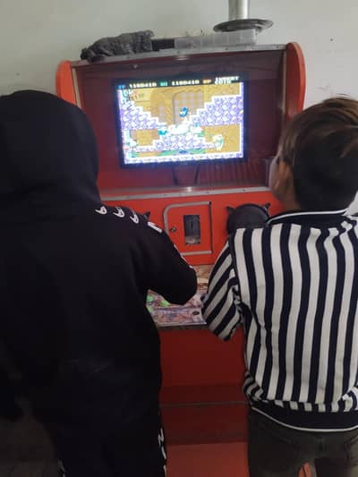 video game 3hai 2 ek jasi hein or ek red wali blue 2 hein ek jasi in