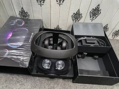 Oculus Quest 1 with 40 Paid Games