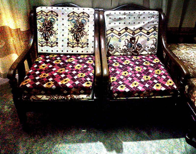 سوفا سیٹ فائ سیٹر شیشم کی لکڑی میں نیو کنڈیشن میں 6