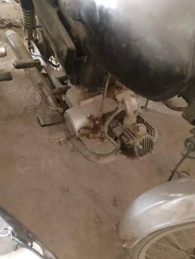 sartat bike ha engine bilkul okay