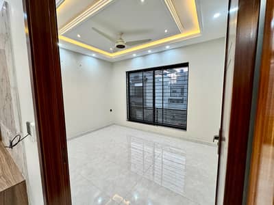 10 MARLA LOWER PORTION AVAILABLE FOR RENT