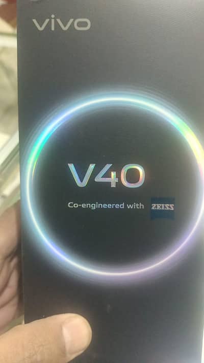 Vivo V40 5G | 10/10 | 12/256