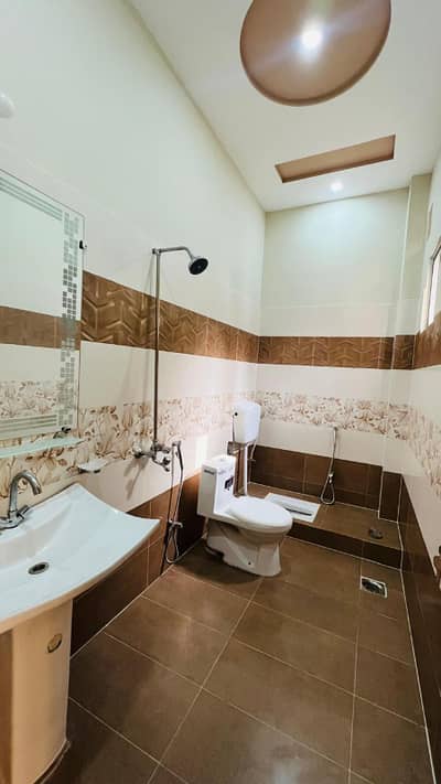 4 MARLA UPPER PORTION AVAILABLE FOR RENT