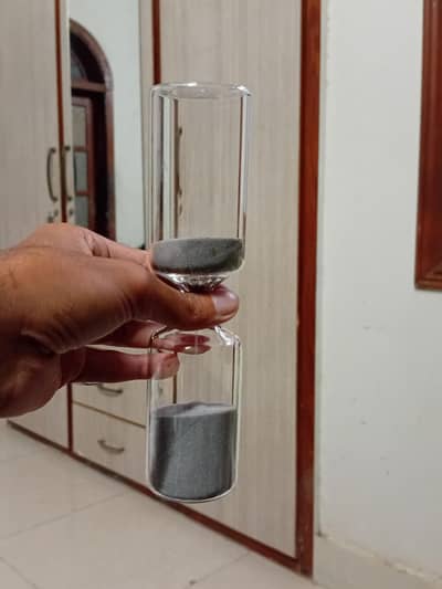 9/10 condition hour glass show piece