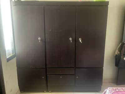 Cupboard 3 door in good condition