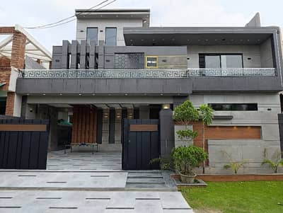 1 Kanal Brand New House Solid Construction Super Hot Location