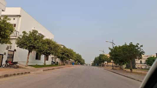 10Marla ideal location plot with stunning muree hills view