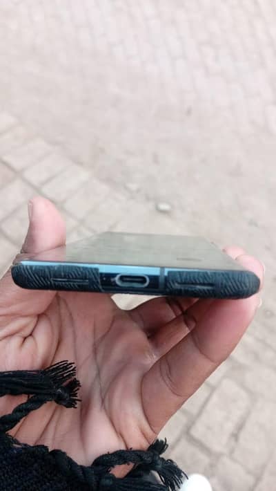 Google pixel 7 pro 12 GB 128 GB finger kam nahin karta back damage hai