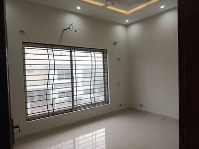 5 Marla Ideal Location Solid Construction House With . 5Marla Extraland House Up For Sale