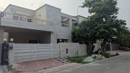 4 Beds 10 Marla Villa for Sale in Ex Park View DHA Phase 8 Airport road Lahore .