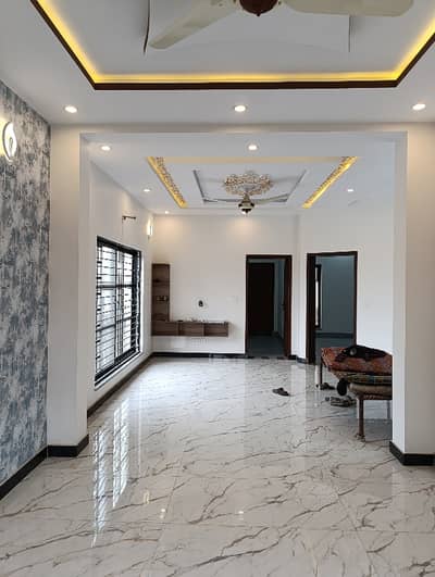 10 Marla House Available For Rent In Dream Gardens Lahore