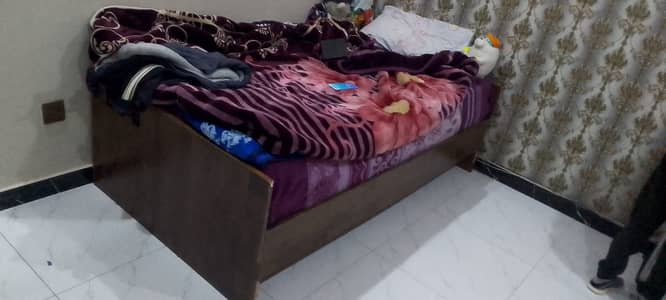 Single bed frame without mattress