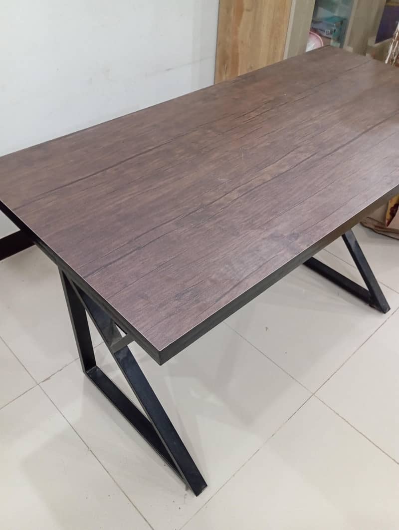 Slightly Used Computer/Study Table ( Excellent Condition ) 1