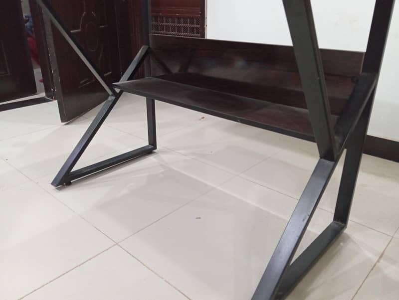 Slightly Used Computer/Study Table ( Excellent Condition ) 2