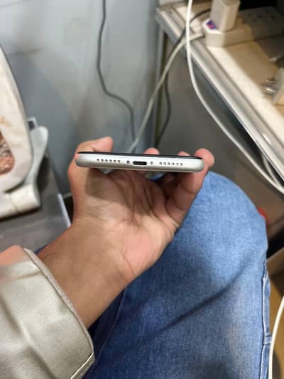 iphone 11 10/9 condition 128gb jv