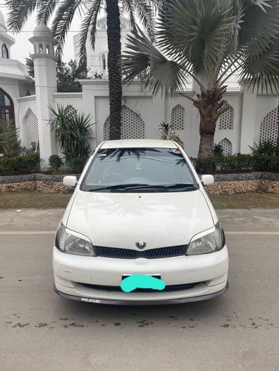 Toyota platz 2002 ( بغیر فائل کےکارمیرے نام پر ھے )