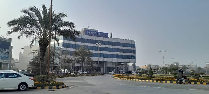 10 Marla Corner Facing Park Plot For Sale In Park View City Lahore