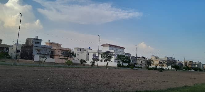 5 Marla Plot Available For Sale In Park View City Lahore