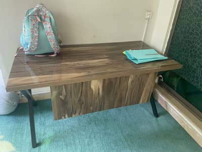Computer & study tables set in excellent condition