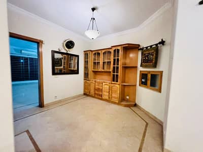 G11/3 GROUND PORTION FOR RENT PRIME LOCTION REQIRD OFFICE/COMMERCIAL USE