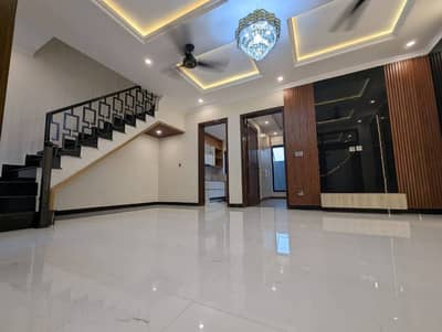 5 Marla Brand New House For Sale In Lake City