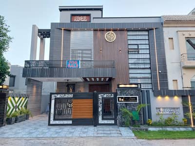 10 MARLA BRAND NEW FULL HOUSE FOR RENT