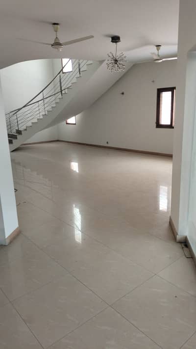 DEFENCE 500 YARDS BEAUTIFUL BUNGALOW FOR RENT