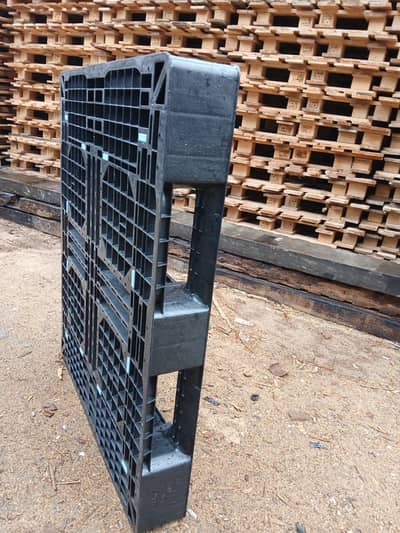 New & used  imported pallets in Pakistan / Heavy Industrial pallets