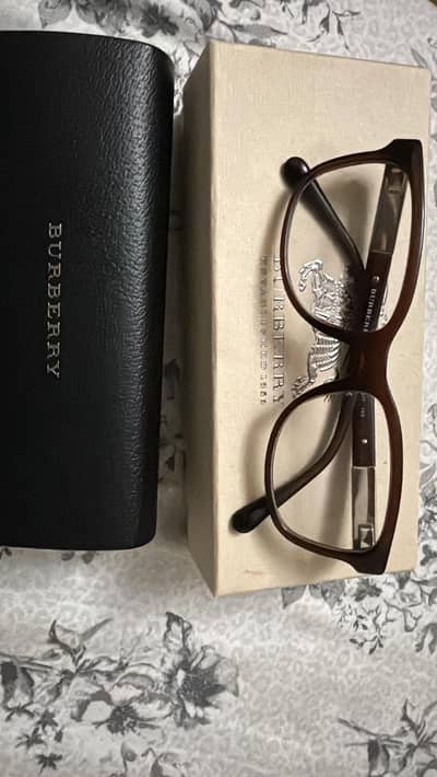 Burberry Designer Eyeglasses – Elegant & Timeless