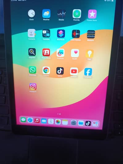 Ipad 6th gen 32GB super gaming & social media devic for kids