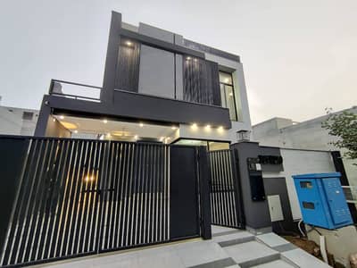 10 Marla Brand New House For sale In Lake City